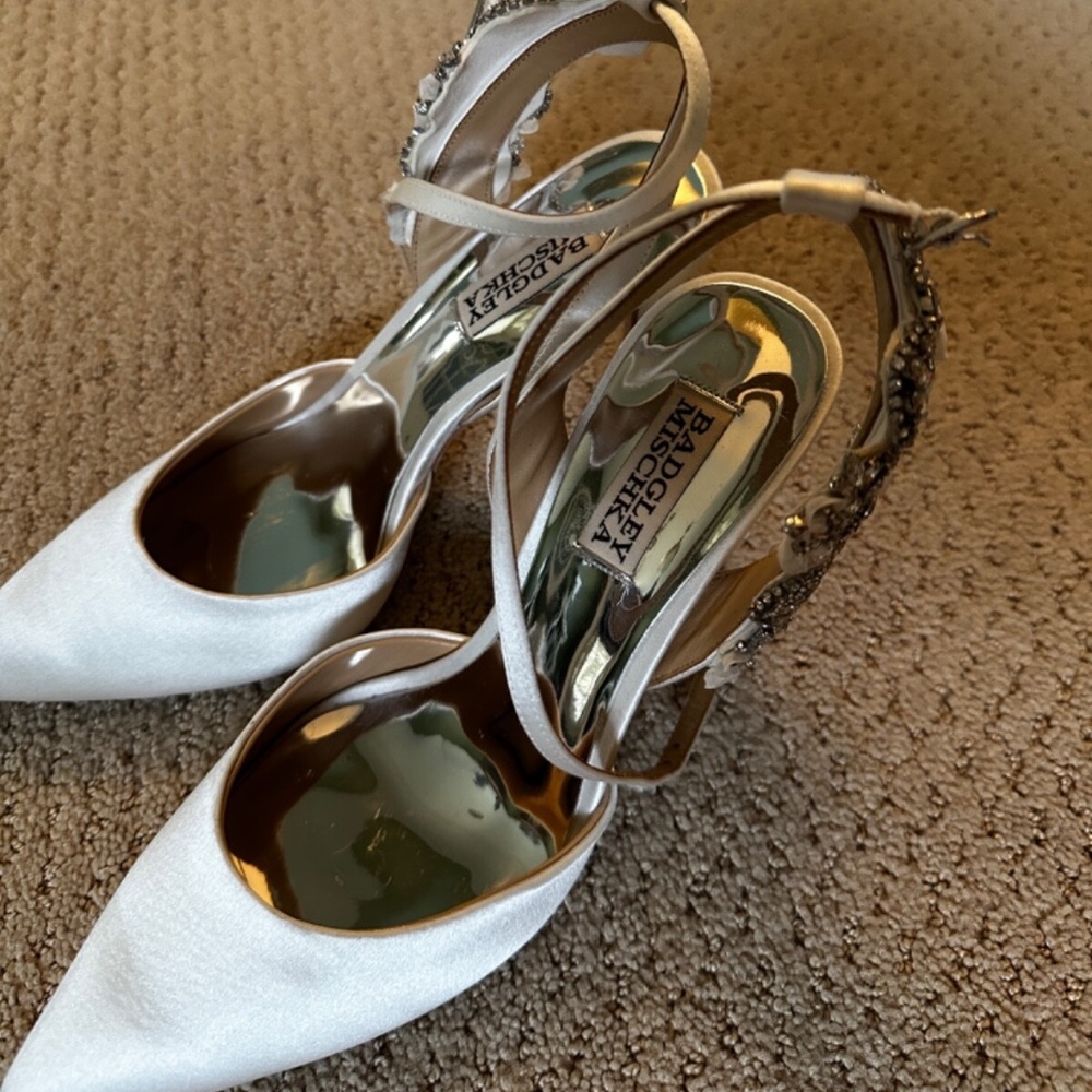 BADGLEY MISCHKA Women's Blanca Ankle Strap Embellished Pumps White Satin US 8